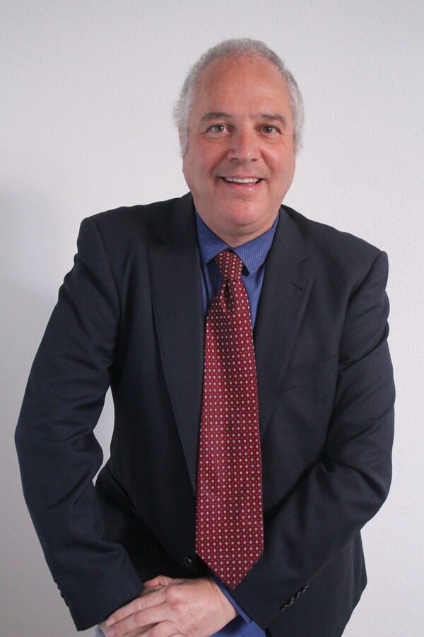 Retrato profesional de Antonio Mota Sandoval